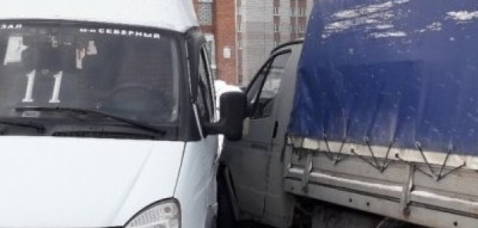 Четыре человека пострадали в ДТП с «Газелью» в Бердске