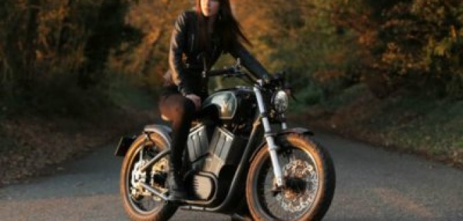 Новый электроцикл из Англиии: странная реклама передовых технологий