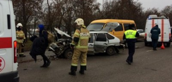 Два человека пострадали в массовом ДТП на трассе Азов – Ростов