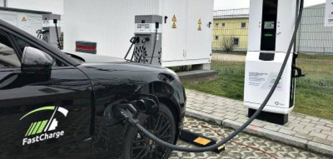 BMW и Porsche решают важную для продвижения электромобилей проблему