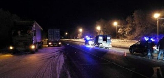 Под Тулой КамАЗ насмерть сбил мужчину