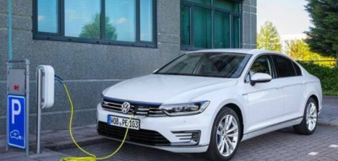 Volkswagen вложит в электромобили ещё больше денег, лишь бы все были здоровы