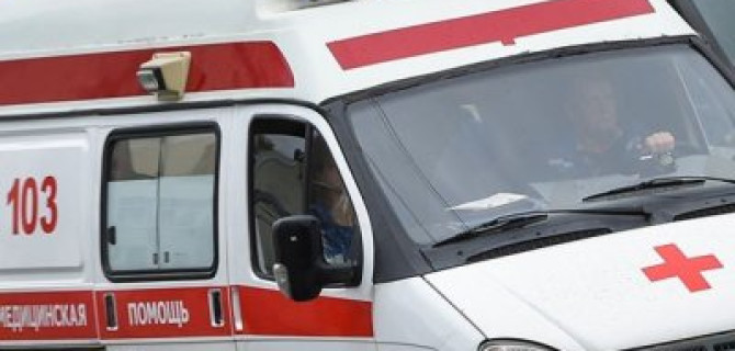 В Москве автомобиль сбил женщину с ребенком на переходе