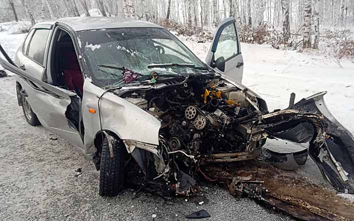 В Башкирии «Лада» врезалась в дерево – погиб человек