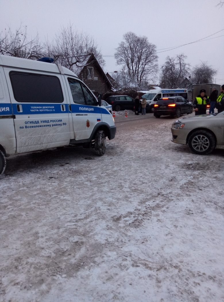Четыре человека пострадали в ДТП в Ленобласти