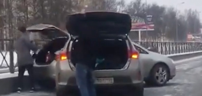 В Петербурге гололед начал провоцировать аварии 