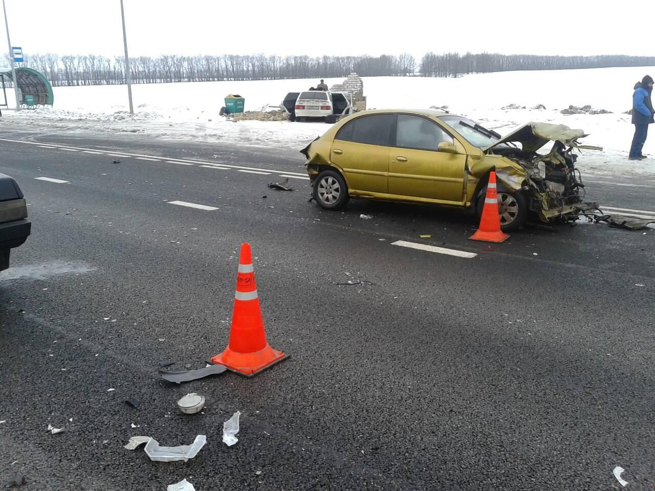 Два человека пострадали в массовом ДТП под Воронежем (2)