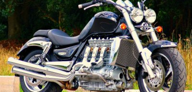 Новый Triumph Rocket III: стритфайтер на стероидах