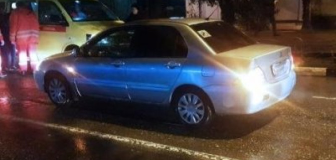 В Сочи автомобиль сбил 12-летнююю девочку