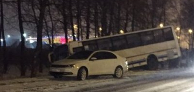 Два человека пострадали в ДТП с автобусом на Таллинском шоссе 