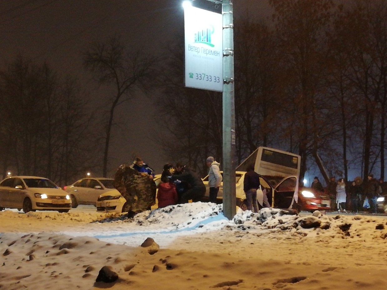 Два человека пострадали в ДТП с автобусом на Таллинском шоссе  (2)