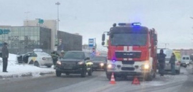 В массовом ДТП в Петербурге пострадали дети