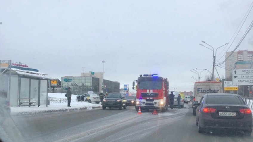 В массовом ДТП в Петербурге пострадали дети