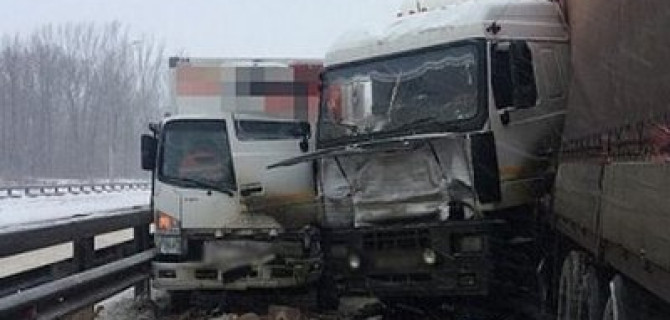 Два человека пострадали в массовом ДТП под Уфой