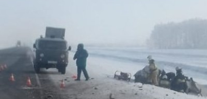 Водитель ВАЗа погиб в ДТП с фурой в Омской области