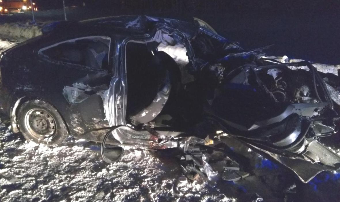 В ДТП с грузовиком на трассе «Кола» погибла девушка