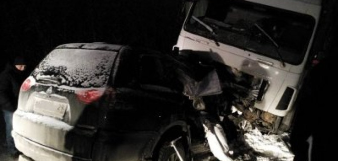 Три человека погибли в ДТП с грузовиком в Архангельской области