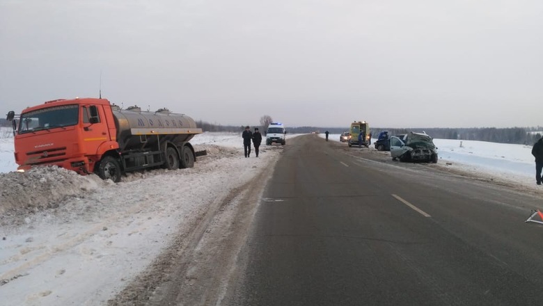 Два человека погибли в ДТП с молоковозом в Удмуртии