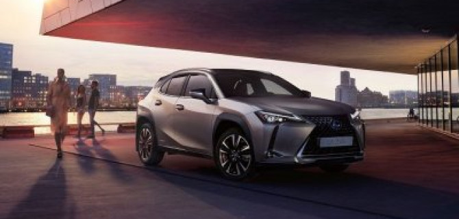 Городской исследователь Lexus UX в Лексус – Волгоградский