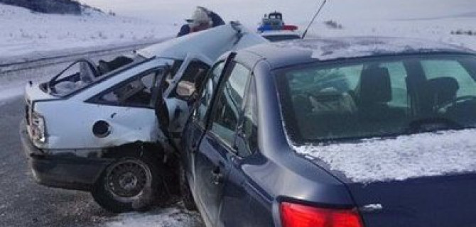 Водитель иномарки погиб в ДТП в Саратовской области