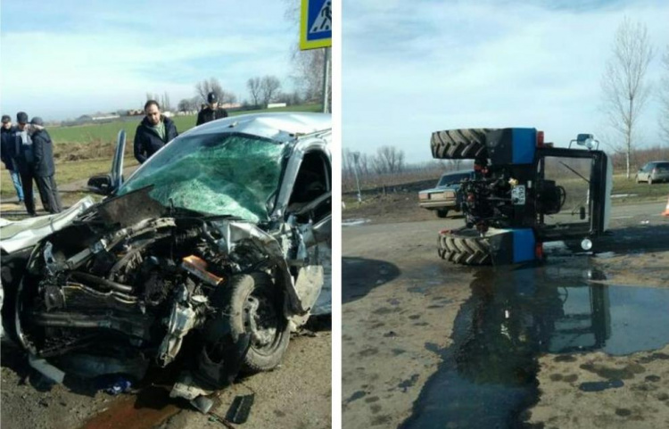 Два человека пострадали в ДТП с трактором на Кубани