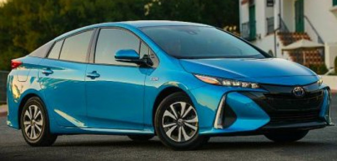 В России перестали продавать Toyota Prius