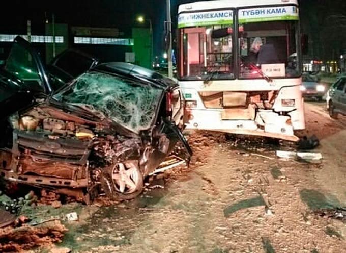 Три человека пострадали в ДТП с автобусом в Нижнекамске