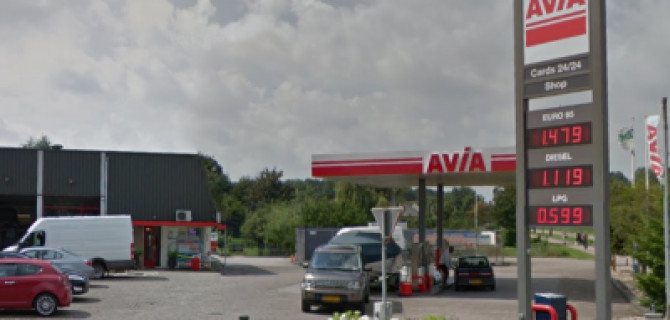 Необычные рейтинги: в России дешевый бензин и низкие зарплаты