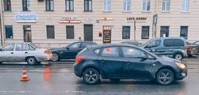В Петербурге иномарка сбила подростка, перебегавшего дорогу