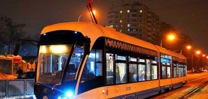 «До чего дошёл прогресс…»: в Москве на рельсы встал трамвай-робот