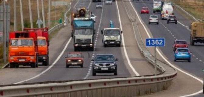 Минтранс предложил увеличить штраф за парковку на обочине скоростных трасс