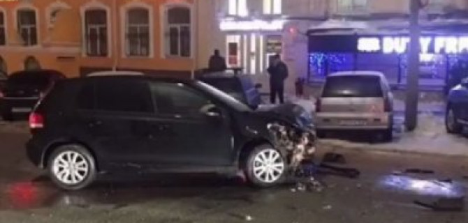 Два человека пострадали в ДТП в центре Саратова