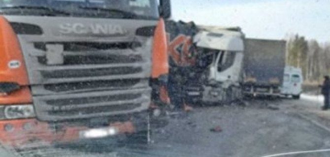 Два человека погибли в массовом ДТП с грузовиками в Челябинской области