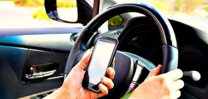 В России могут ужесточить наказание за использование гаджетов за рулём