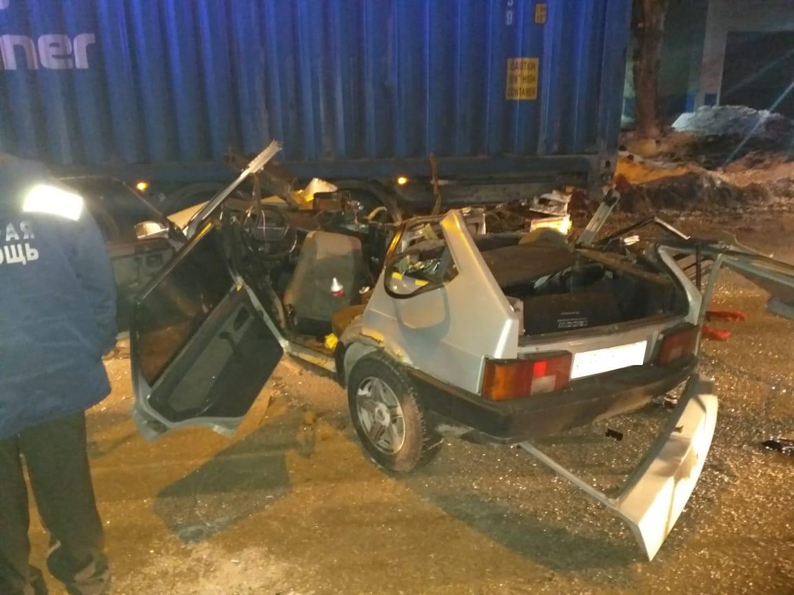 В ДТП с фурой в Новосибирске погибли три человека (1)