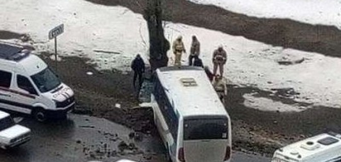 Маршрутка с пассажирами врезалась в дерево в Белгородской обрасти