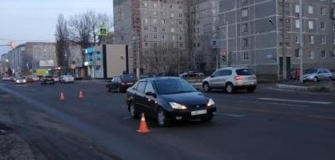 В Курчатове водитель сбил женщину с двумя детьми