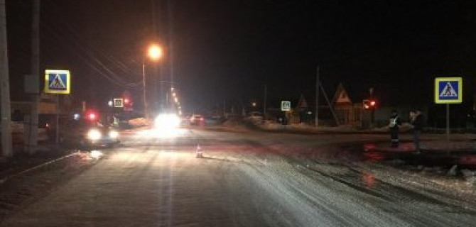 В Волжске автомобиль сбил женщину с ребенком