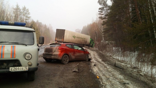 Водитель иномарки погиб в ДТП с фурой в Марий Эл