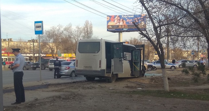 В Волгограде маршрутка насмерть била пешехода на тротуаре (1)