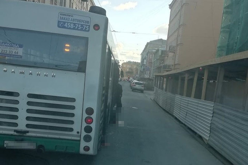 В Петербурге автобус задавил пешехода