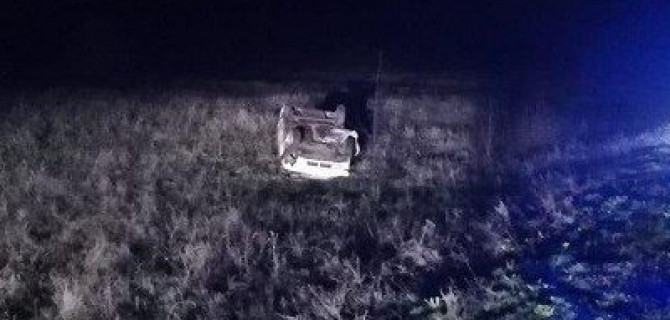 Под Волгоградом погиб пассажир опрокинувшейся легковушки