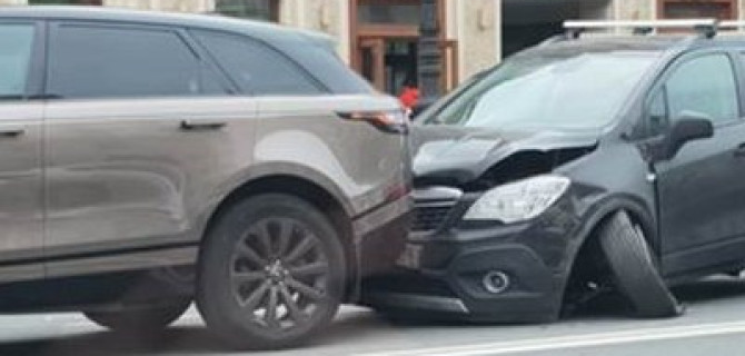 Четыре автомобиля столкнулись на Невском