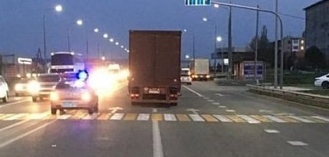 В Минеральных Водах фура сбила школьника на переходе