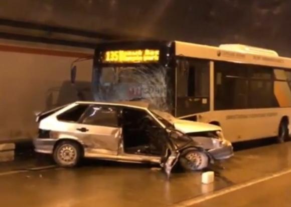 В Сочи в ДТП с автобусом погиб человек