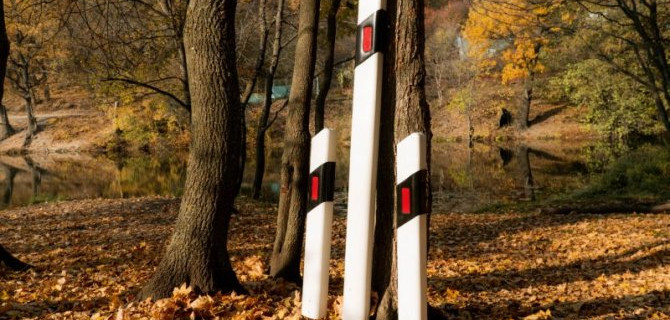 Дорожные сигнальные столбики: универсальное решение для разграничения и организации движения