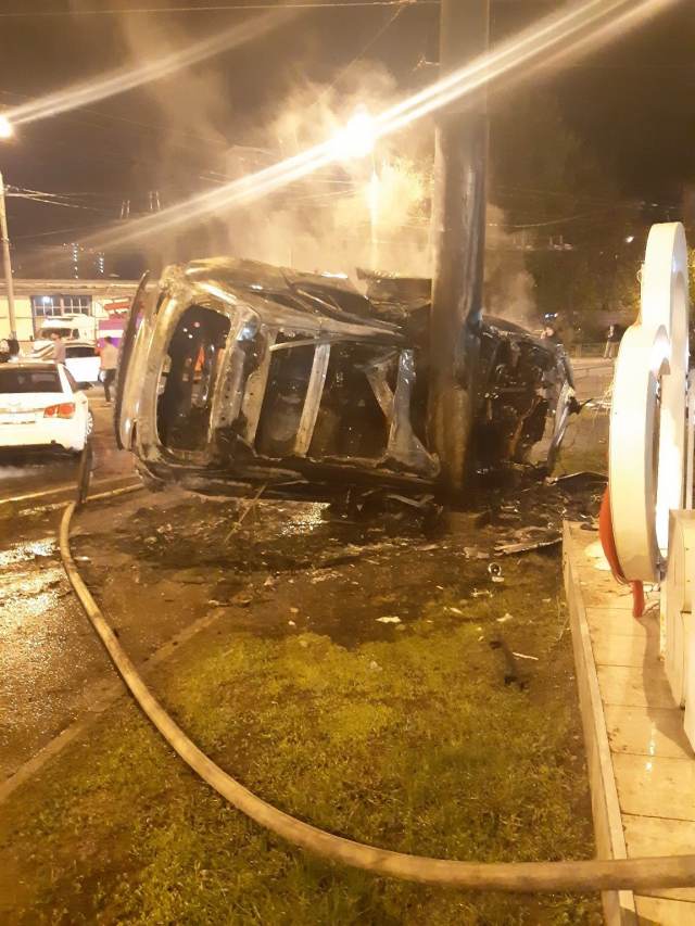 Два человека погибли в огненном ДТП в Подмосковье