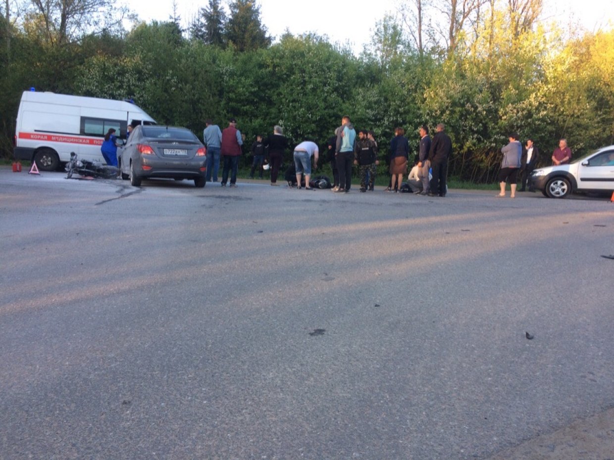 Мотоциклист с пассажиркой пострадали в ДТП в Ленобласти