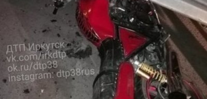 В Иркутске мотоциклист погиб, врезавшись в ограждение