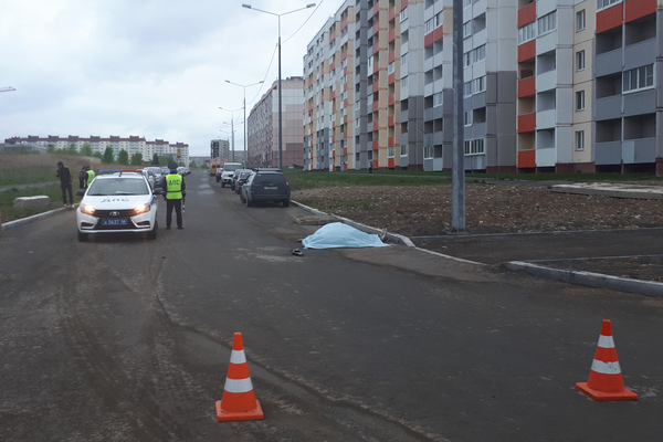 В Нижнем Тагиле мужчина погиб, катаясь на капоте